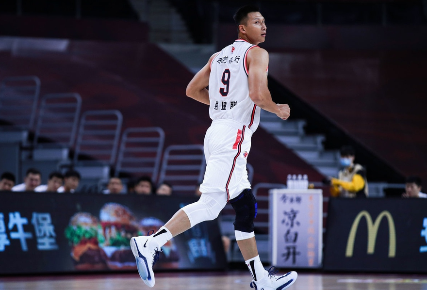 爱游戏体育入口 -包含里程碑夜！拉齐奥战术微调；CBA季后赛今晚刷纪录；质疑声仍在；训练强度明显提升的词条